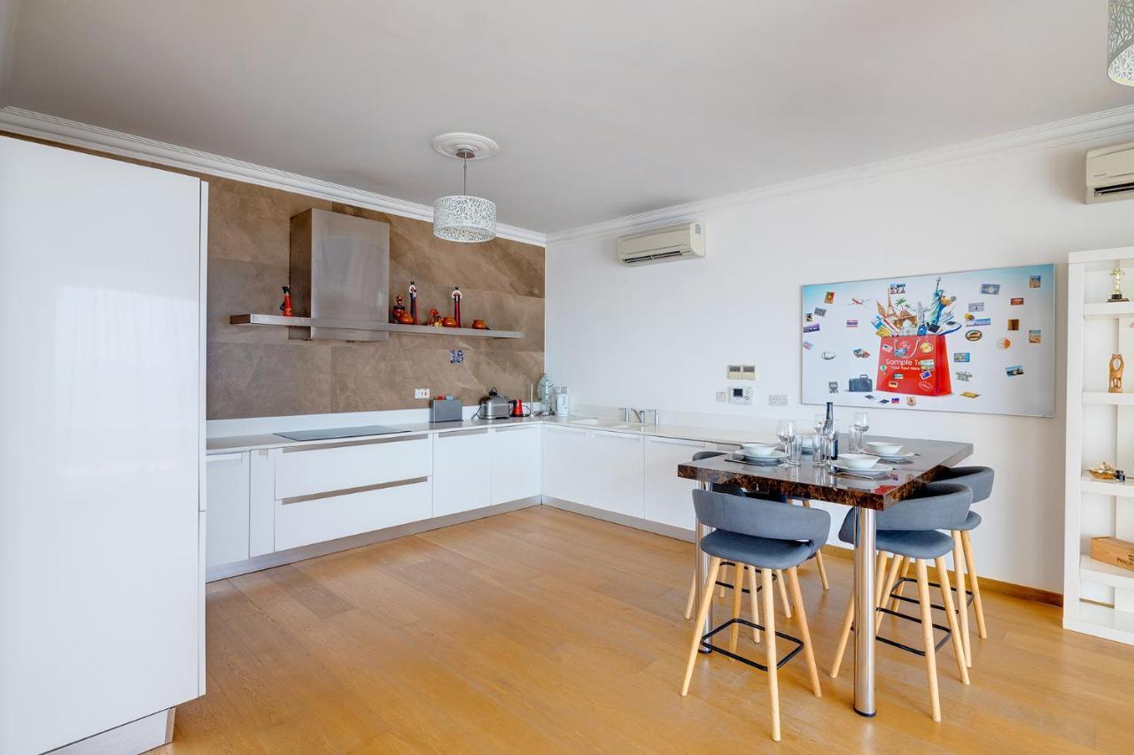 Seafront Apartment In Sliema With Pool, Upmarket Complex Exteriér fotografie