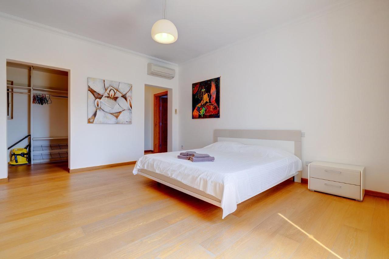 Seafront Apartment In Sliema With Pool, Upmarket Complex Exteriér fotografie