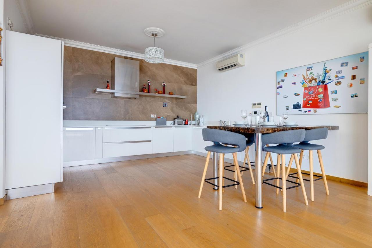 Seafront Apartment In Sliema With Pool, Upmarket Complex Exteriér fotografie
