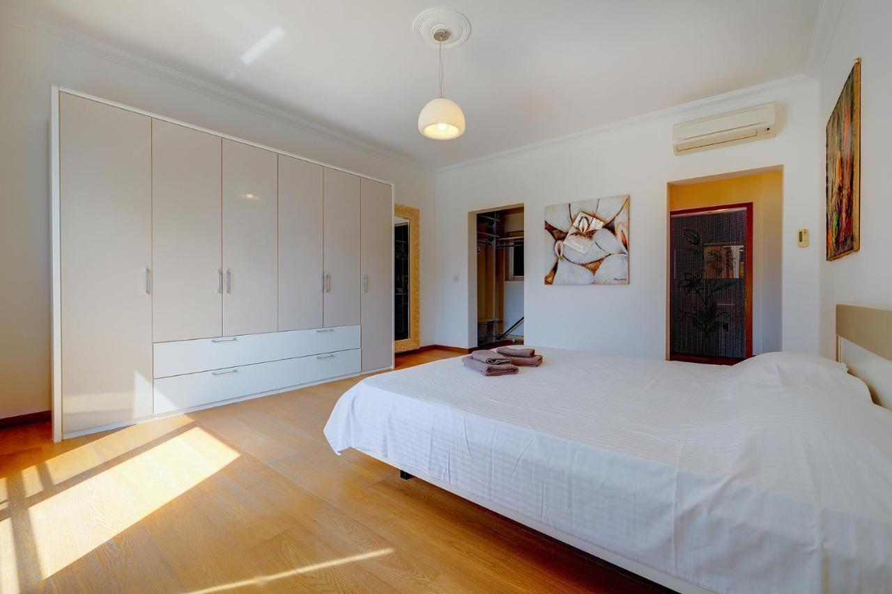 Seafront Apartment In Sliema With Pool, Upmarket Complex Exteriér fotografie