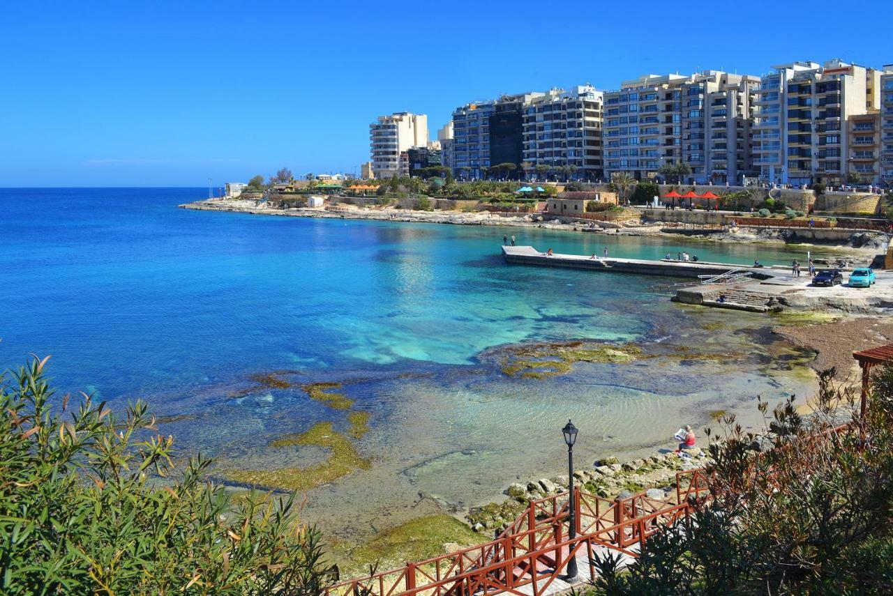 Seafront Apartment In Sliema With Pool, Upmarket Complex Exteriér fotografie