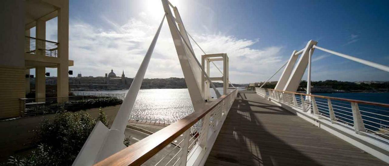 Seafront Apartment In Sliema With Pool, Upmarket Complex Exteriér fotografie